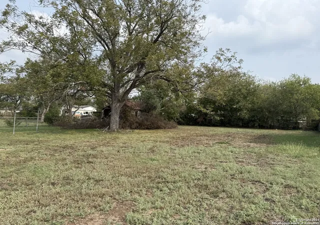 Photo 3 of Sale Pending at 510 Bonair Dr, San Antonio, TX 78222 | MLS# 1924178 | Listing updated on 2026-01-10