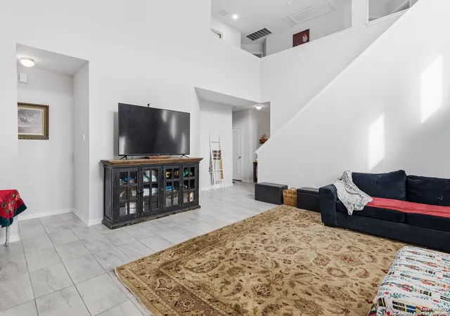 Photo 4 of Single family home for sale at 305 Tims Way, Seguin, TX 78155 | MLS# 1924179 | Listing updated on 2025-12-01