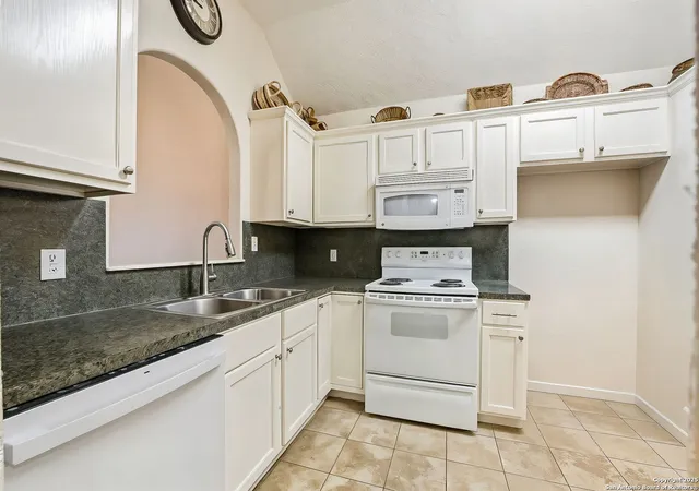 Photo 3 of Single family home for sale at 1150 Green Hill, Canyon Lake, TX 78133 | MLS# 1924282 | Listing updated on 2026-03-13