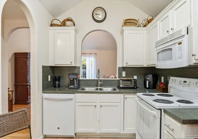 Photo 4 of Single family home for sale at 1150 Green Hill, Canyon Lake, TX 78133 | MLS# 1924282 | Listing updated on 2026-03-13