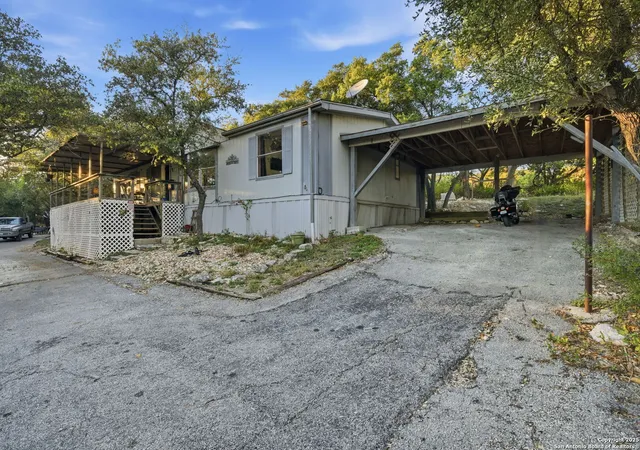 2nd image of 185 Canyon Bend, Canyon Lake, TX 78133 | MLS# 1924287