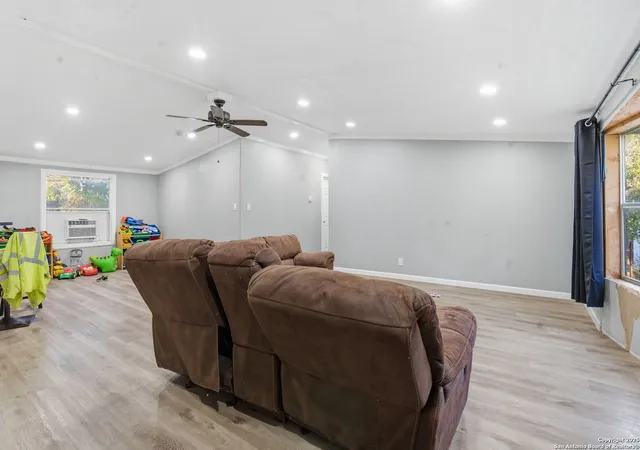 Photo 2 of Manufactured home for sale at 185 Canyon Bend, Canyon Lake, TX 78133 | MLS# 1924287 | Listing updated on 2026-03-15