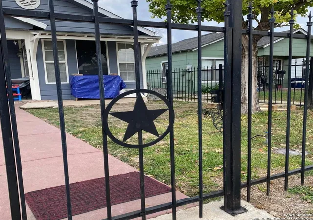 Photo 16 of Single family home for sale at 124 Mitchell St, San Antonio, TX 78210 | MLS# 1924300 | Listing updated on 2026-08-12