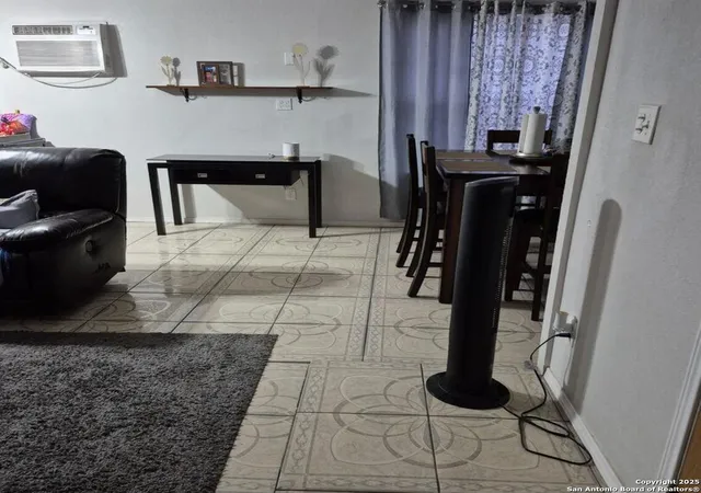 Photo 2 of Single family home for sale at 124 Mitchell St, San Antonio, TX 78210 | MLS# 1924300 | Listing updated on 2026-08-12
