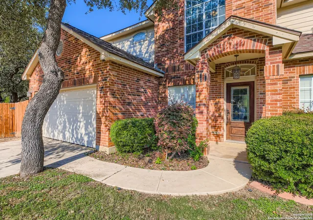 Photo 4 of Single family home for sale at 13607 Windy Creek, Helotes, TX 78023 | MLS# 1924343 | Listing updated on 2025-12-02