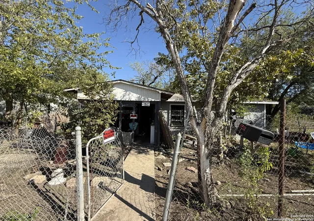 1st image of 818 Frank, San Antonio, TX 78208 | MLS# 1924388