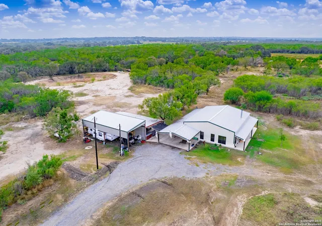 3rd image of 462 Co Rd 763 B, Devine, TX 78016 | MLS# 1924397