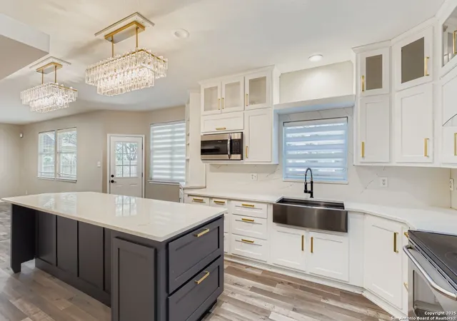 Photo 3 of Single family home for sale at 8202 Eagle Peak, Helotes, TX 78023 | MLS# 1924411 | Listing updated on 2026-03-19