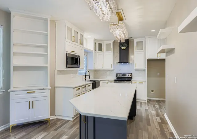 Photo 4 of Single family home for sale at 8202 Eagle Peak, Helotes, TX 78023 | MLS# 1924411 | Listing updated on 2026-03-19