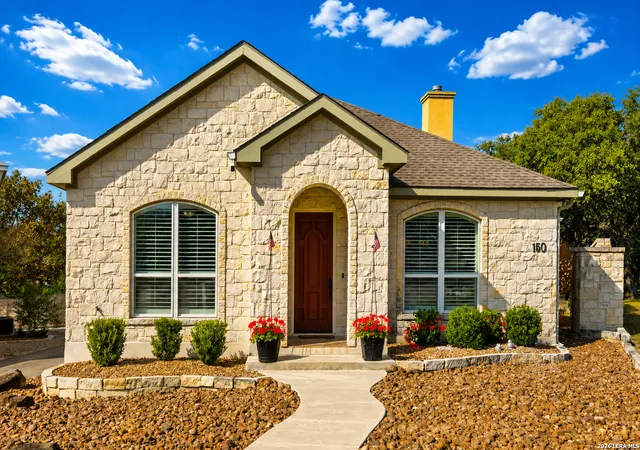 Homes for sale in Kerrville, TX | 150 E St Andrews Loop, Kerrville, TX 78028 | MLS# 1924437