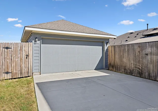 Photo 3 of Single family home for sale at 2939 Brand Iron Dr, San Marcos, TX 78666 | MLS# 1924491 | Listing updated on 2026-01-24