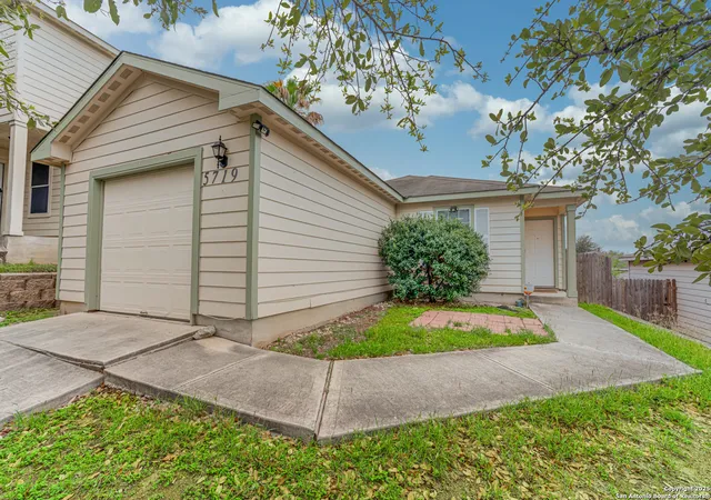 Photo 2 of Sale Pending at 5719 Hickory Cyn, San Antonio, TX 78252 | MLS# 1924519 | Listing updated on 2026-04-14