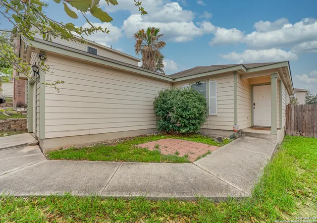 Photo 3 of Sale Pending at 5719 Hickory Cyn, San Antonio, TX 78252 | MLS# 1924519 | Listing updated on 2026-04-14