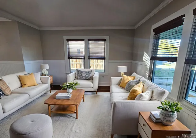 Photo 3 of Single family home for sale at 624 S Austin, Seguin, TX 78155 | MLS# 1924587 | Listing updated on 2026-03-30