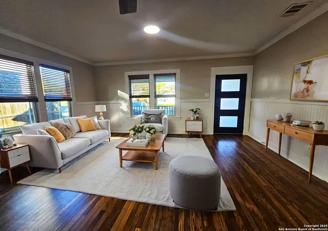 Photo 1 of Single family home for sale at 624 S Austin, Seguin, TX 78155 | MLS# 1924587 | Listing updated on 2026-03-30