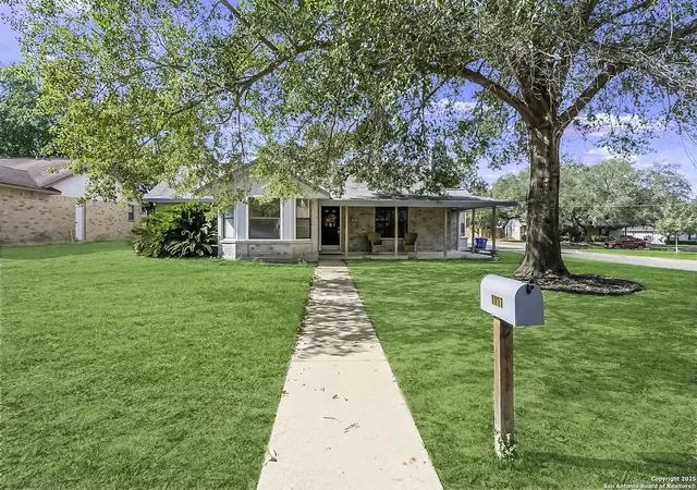Photo 3 of Sale Pending at 1017 Abilene, Pleasanton, TX 78064 | MLS# 1924590 | Listing updated on 2025-12-16