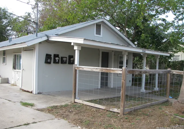 Photo 3 of Multi family home for sale at 204 Division, San Antonio, TX 78214 | MLS# 1924662 | Listing updated on 2025-12-02