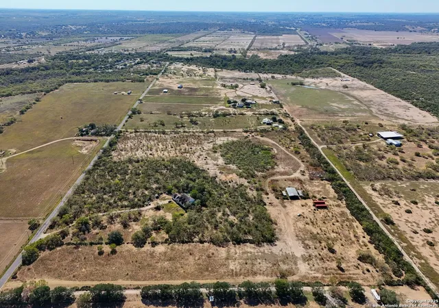Photo 3 of Sale Pending at 416 County Rd 125, Elmendorf, TX 78112 | MLS# 1924684 | Listing updated on 2026-01-06
