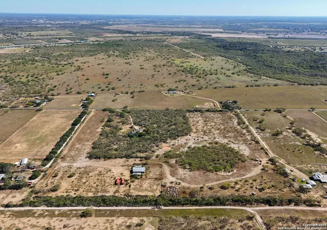 Photo 4 of Sale Pending at 416 County Rd 125, Elmendorf, TX 78112 | MLS# 1924684 | Listing updated on 2026-01-06
