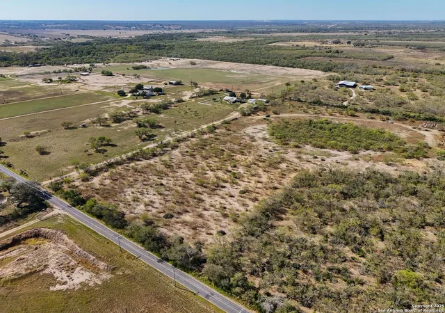 Photo 3 of Sale Pending at 632 County Rd 125, Elmendorf, TX 78112 | MLS# 1924688 | Listing updated on 2026-01-08
