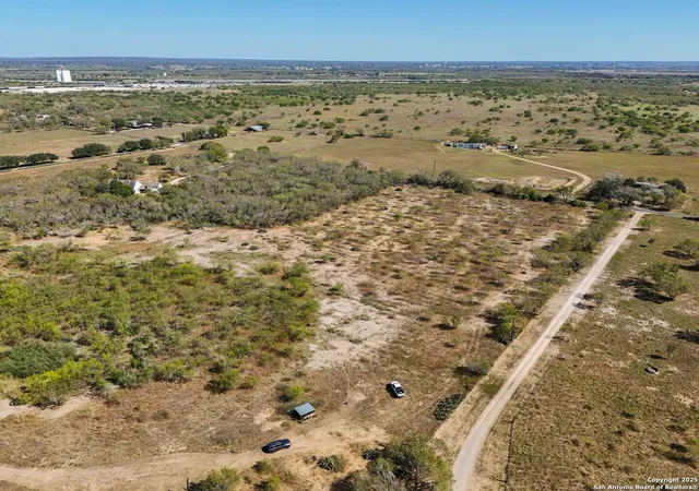 Photo 4 of Sale Pending at 632 County Rd 125, Elmendorf, TX 78112 | MLS# 1924688 | Listing updated on 2026-01-08