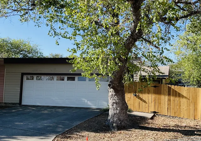 Photo 2 of Sale Pending at 7918 Falcon Ridge, San Antonio, TX 78239 | MLS# 1924697 | Listing updated on 2025-12-29