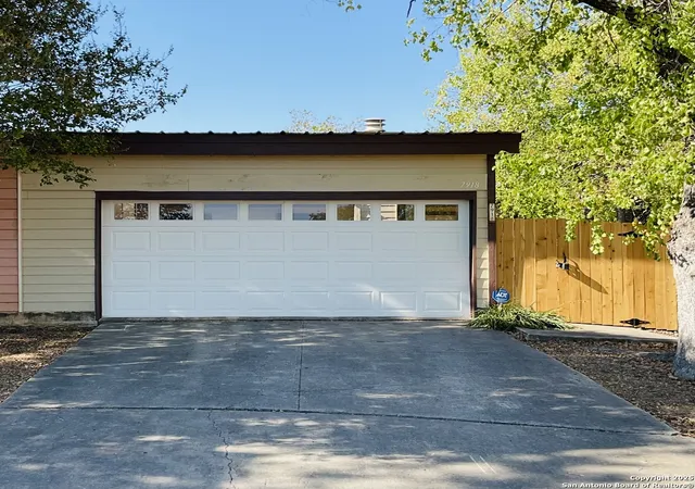 Photo 3 of Sale Pending at 7918 Falcon Ridge, San Antonio, TX 78239 | MLS# 1924697 | Listing updated on 2025-12-29