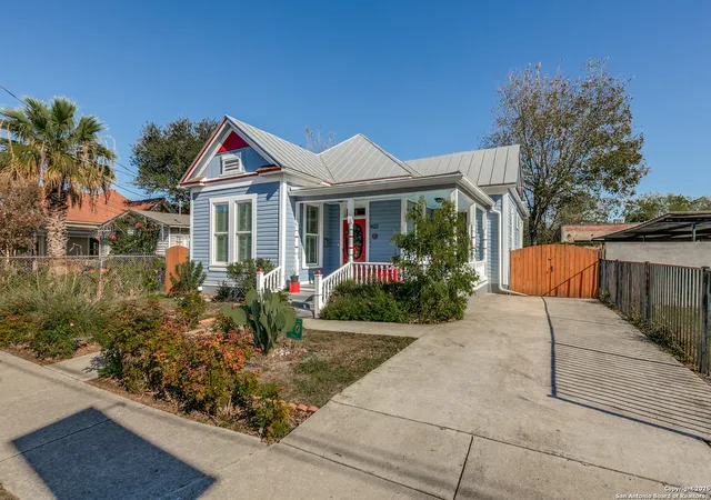 Photo 2 of Sale Pending at 922 N Pine, San Antonio, TX 78202 | MLS# 1924768 | Listing updated on 2026-01-14
