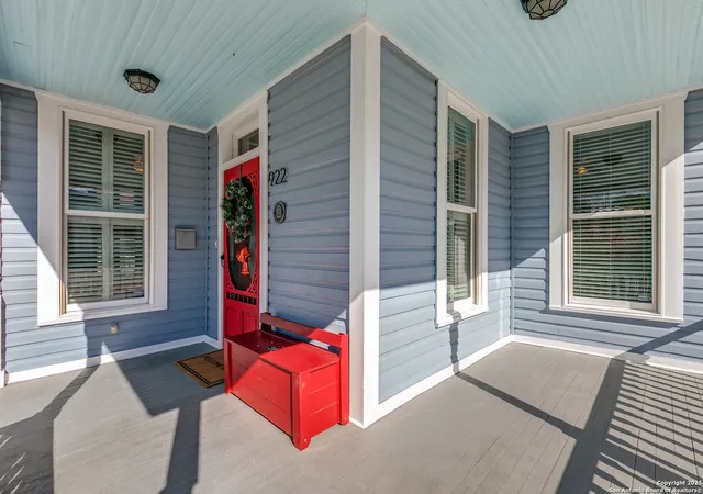 Photo 3 of Sale Pending at 922 N Pine, San Antonio, TX 78202 | MLS# 1924768 | Listing updated on 2026-01-14