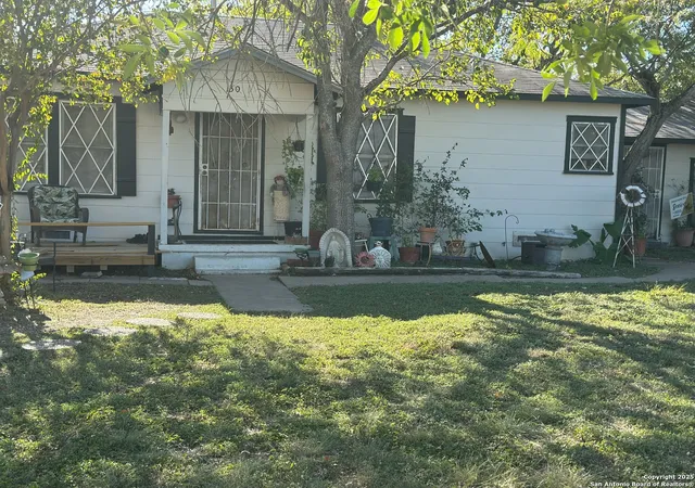 Photo 2 of Sale Pending at 130 Bobby Lou, San Antonio, TX 78218 | MLS# 1924894 | Listing updated on 2025-12-08