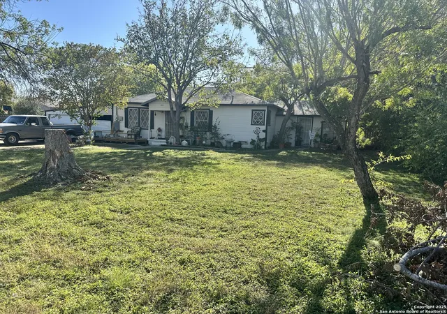 Photo 3 of Sale Pending at 130 Bobby Lou, San Antonio, TX 78218 | MLS# 1924894 | Listing updated on 2025-12-08