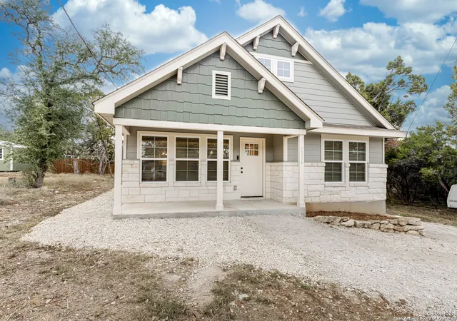 Photo 2 of Single family home for sale at 1316 Cedar Bend, Canyon Lake, TX 78133 | MLS# 1924912 | Listing updated on 2025-12-21