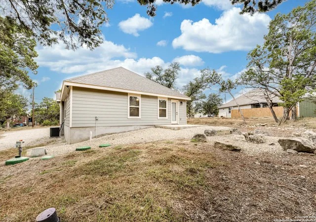 Photo 4 of Single family home for sale at 1316 Cedar Bend, Canyon Lake, TX 78133 | MLS# 1924912 | Listing updated on 2025-12-21