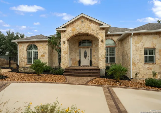 Photo 4 of Sale Pending at 9918 Scenic View, San Antonio, TX 78255 | MLS# 1924936 | Listing updated on 2026-01-29