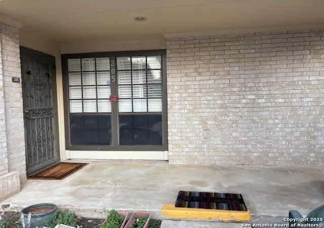 Listing Photo 4 - Condo for sale in building located at 165 W Rampart, San Antonio, TX 78216 - Unit #205
