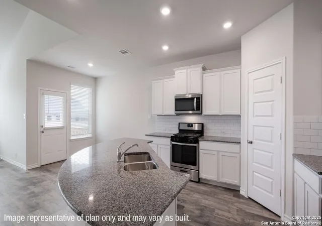 Photo 3 of Sale Pending at 21003 Stonework Spur, San Antonio, TX 78266 | MLS# 1925023 | Listing updated on 2026-02-09