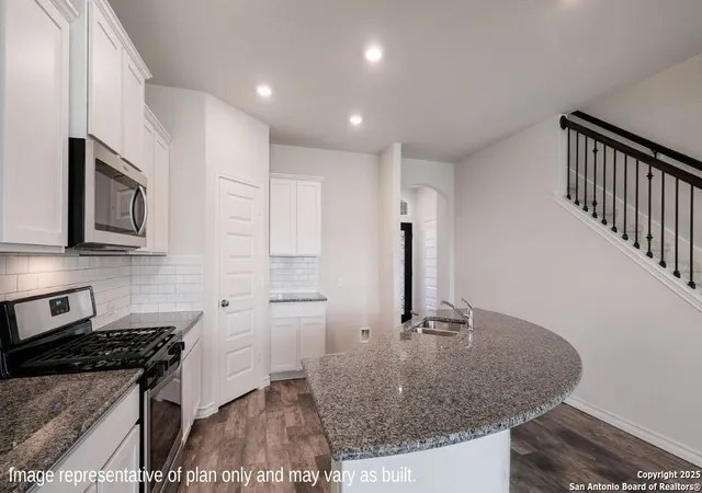 Photo 4 of Sale Pending at 21003 Stonework Spur, San Antonio, TX 78266 | MLS# 1925023 | Listing updated on 2026-02-09