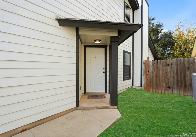 Photo 3 of Sale Pending at 6914 Country Dawn, San Antonio, TX 78240 | MLS# 1925034 | Listing updated on 2025-12-05