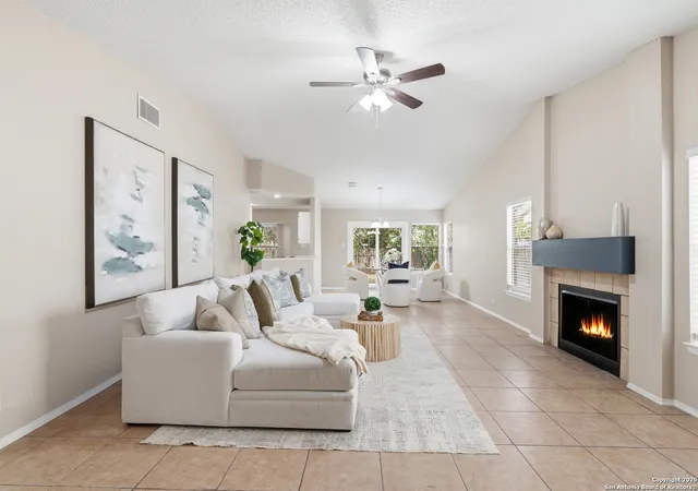 Photo 4 of Sale Pending at 6914 Country Dawn, San Antonio, TX 78240 | MLS# 1925034 | Listing updated on 2025-12-05