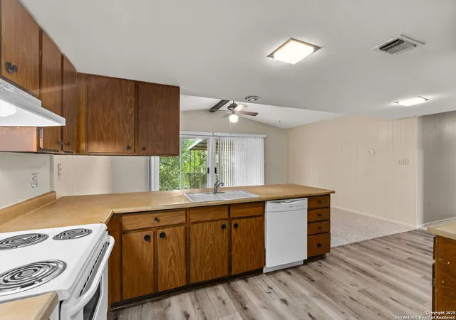 Photo 3 of Sale Pending at 538 Shin Oak, Live Oak, TX 78233 | MLS# 1925074 | Listing updated on 2026-03-31