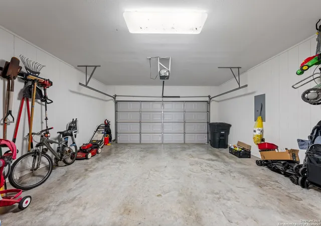 19th image of 707 Englemann Oak Dr, Fredericksburg, TX 78624 | MLS# 1925118