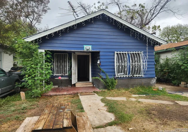 Photo 1 of Single family home for sale at 3319 Salinas, San Antonio, TX 78207 | MLS# 1925146 | Listing updated on 2026-01-22