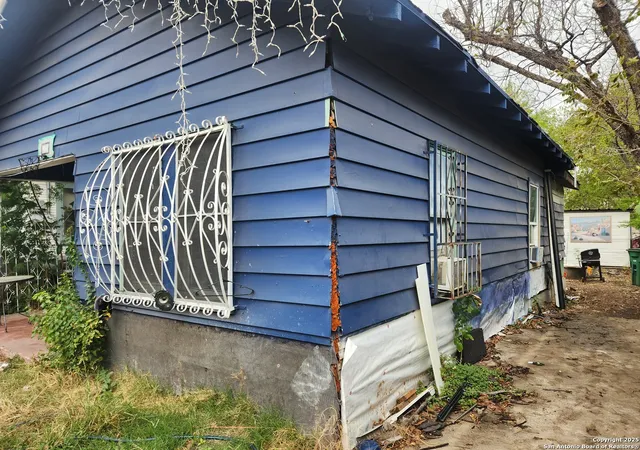 Photo 2 of Single family home for sale at 3319 Salinas, San Antonio, TX 78207 | MLS# 1925146 | Listing updated on 2026-01-22