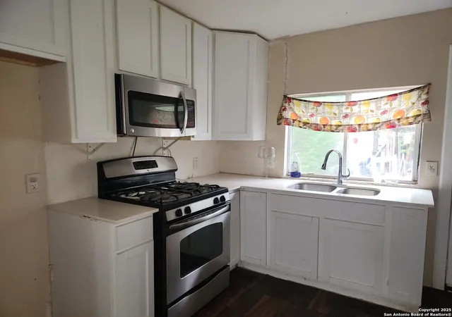 Photo 3 of Single family home for sale at 3319 Salinas, San Antonio, TX 78207 | MLS# 1925146 | Listing updated on 2026-01-22