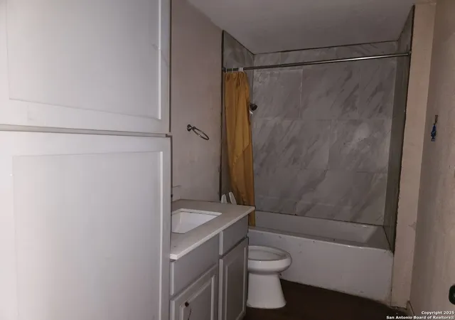 Photo 4 of Single family home for sale at 3319 Salinas, San Antonio, TX 78207 | MLS# 1925146 | Listing updated on 2026-01-22