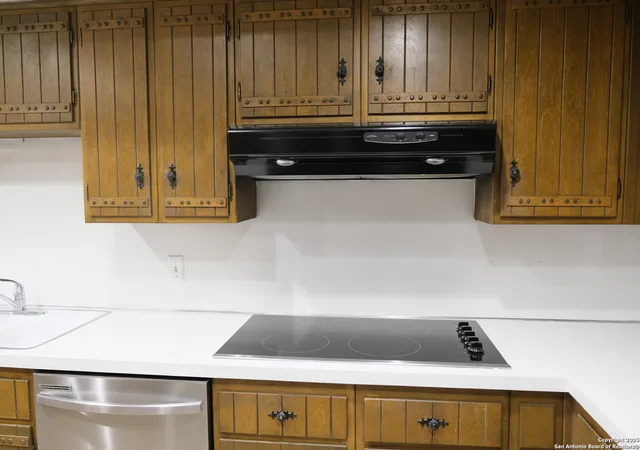 Photo 4 of Single family home for sale at 393 Fenwick Dr, Windcrest, TX 78239 | MLS# 1925153 | Listing updated on 2026-08-13