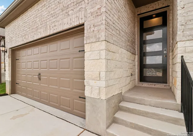 Photo 3 of Single family home for sale at 122 Barton Point, San Marcos, TX 78666 | MLS# 1925177 | Listing updated on 2025-12-07