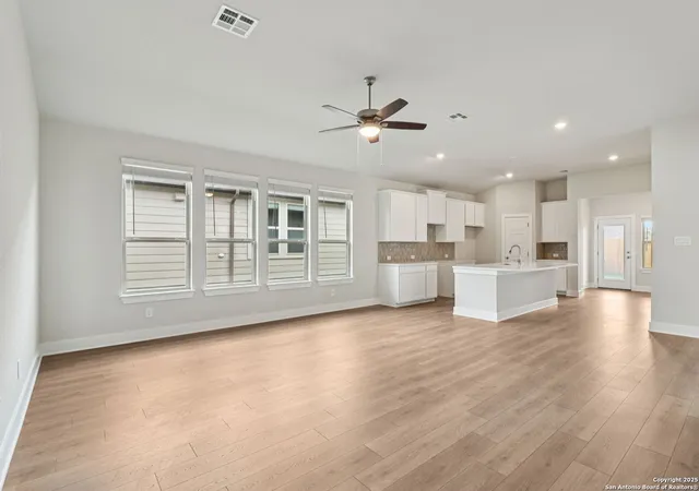 Photo 4 of Single family home for sale at 122 Barton Point, San Marcos, TX 78666 | MLS# 1925177 | Listing updated on 2025-12-07