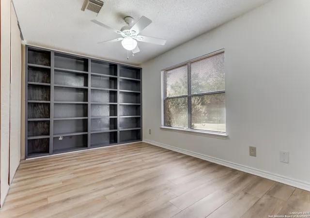 Photo 4 of Sale Pending at 9914 Sandbrook Hl, San Antonio, TX 78254 | MLS# 1925272 | Listing updated on 2025-12-11