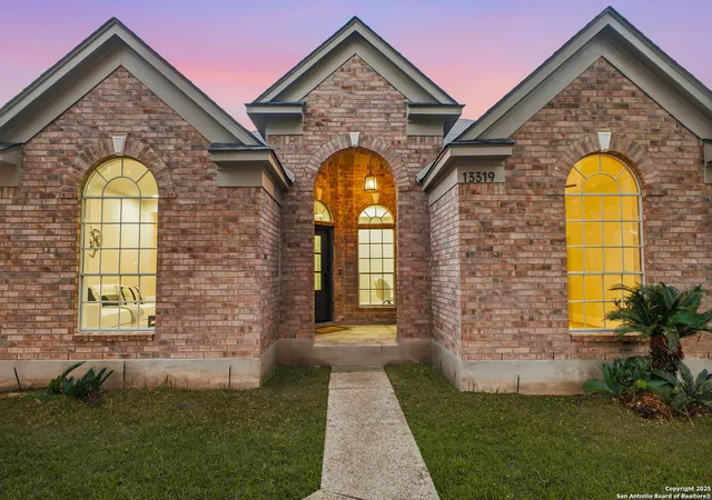 Photo 4 of Sale Pending at 13319 Overglen, San Antonio, TX 78231 | MLS# 1925294 | Listing updated on 2025-12-23